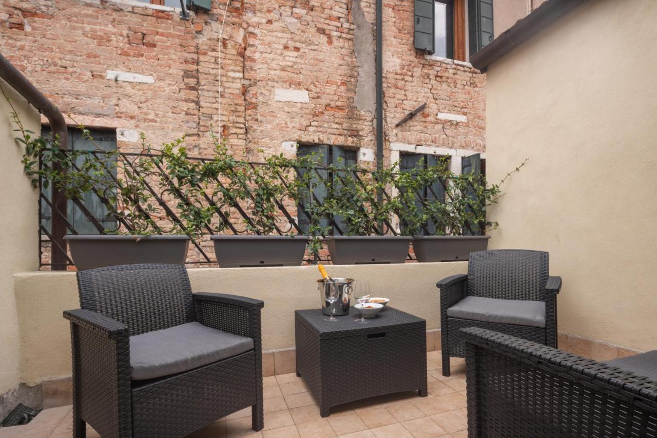 Sant'aponal Cozy With Balcony R&r Appartamento