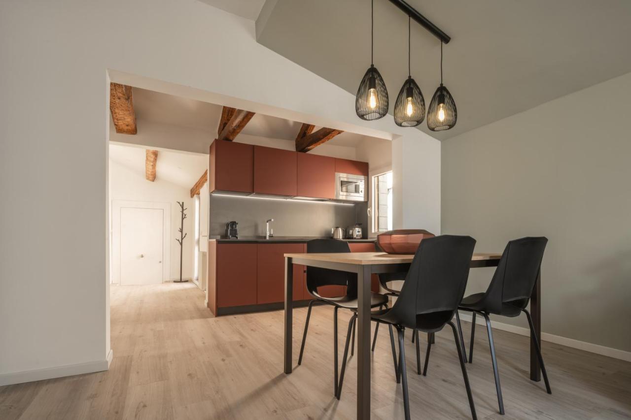 Appartamento Sant'aponal Cozy With Balcony R&r *