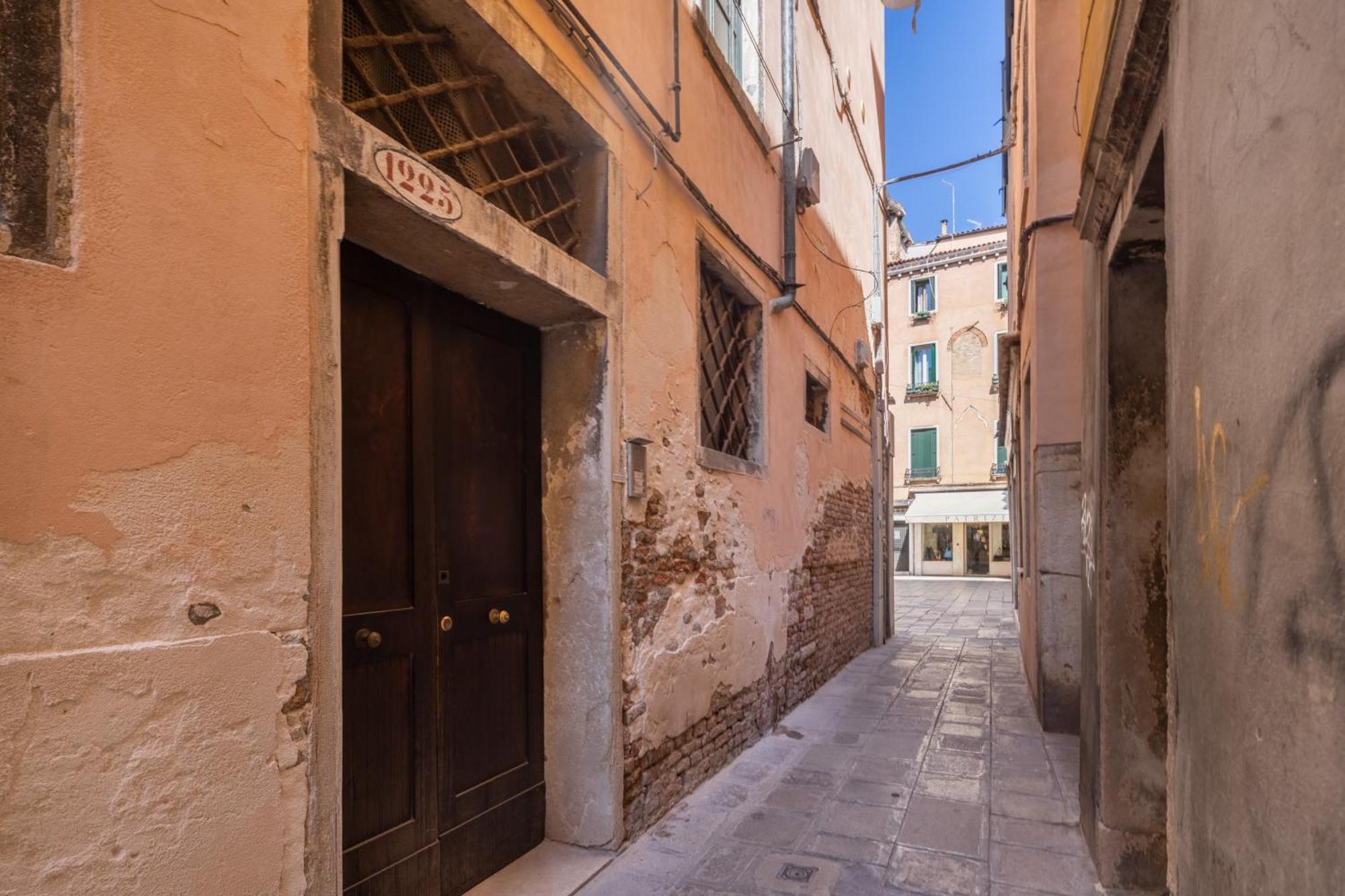 Sant'aponal Cozy With Balcony R&r Appartamento *