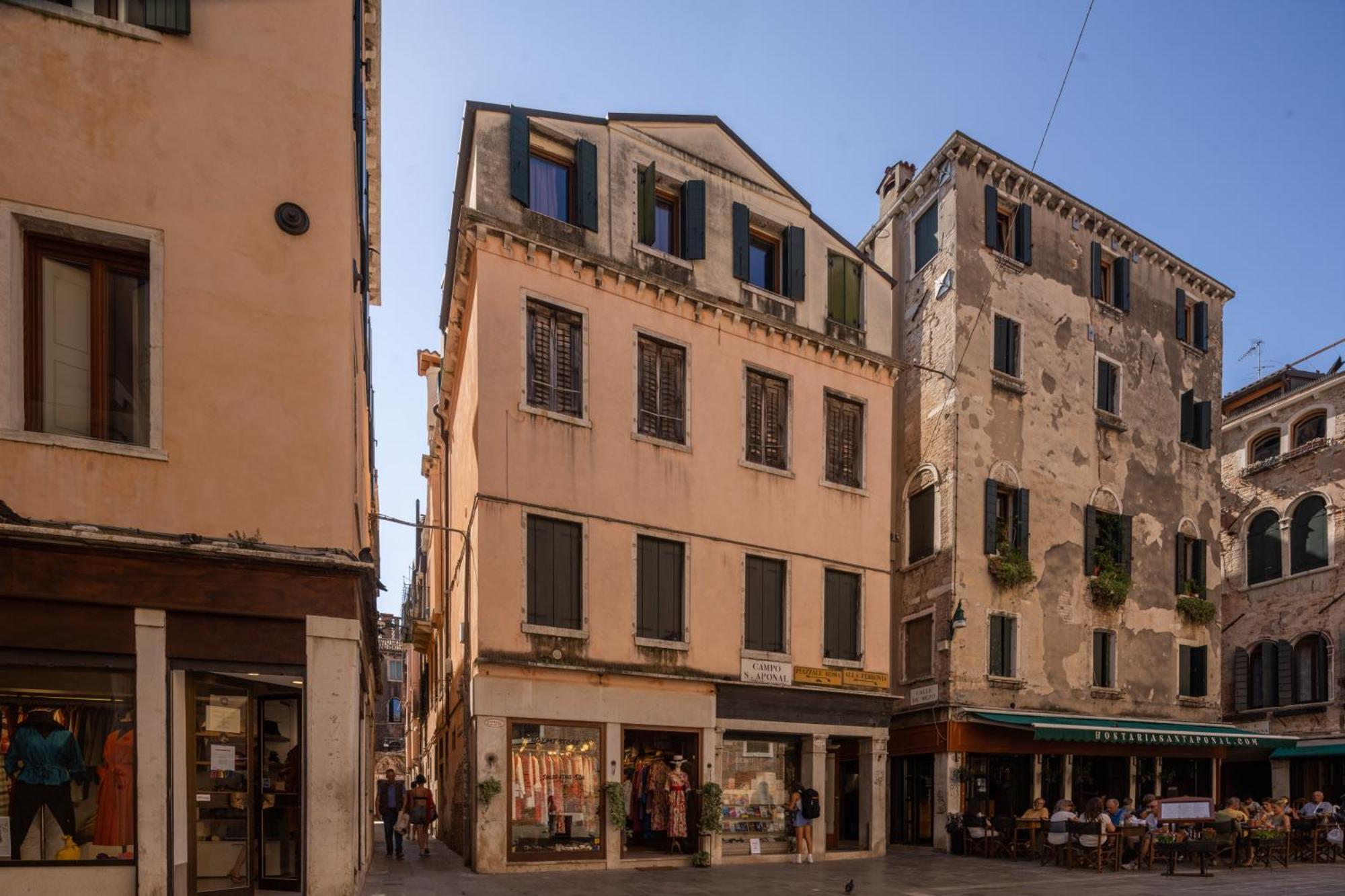 Appartamento Sant'aponal Cozy With Balcony R&r